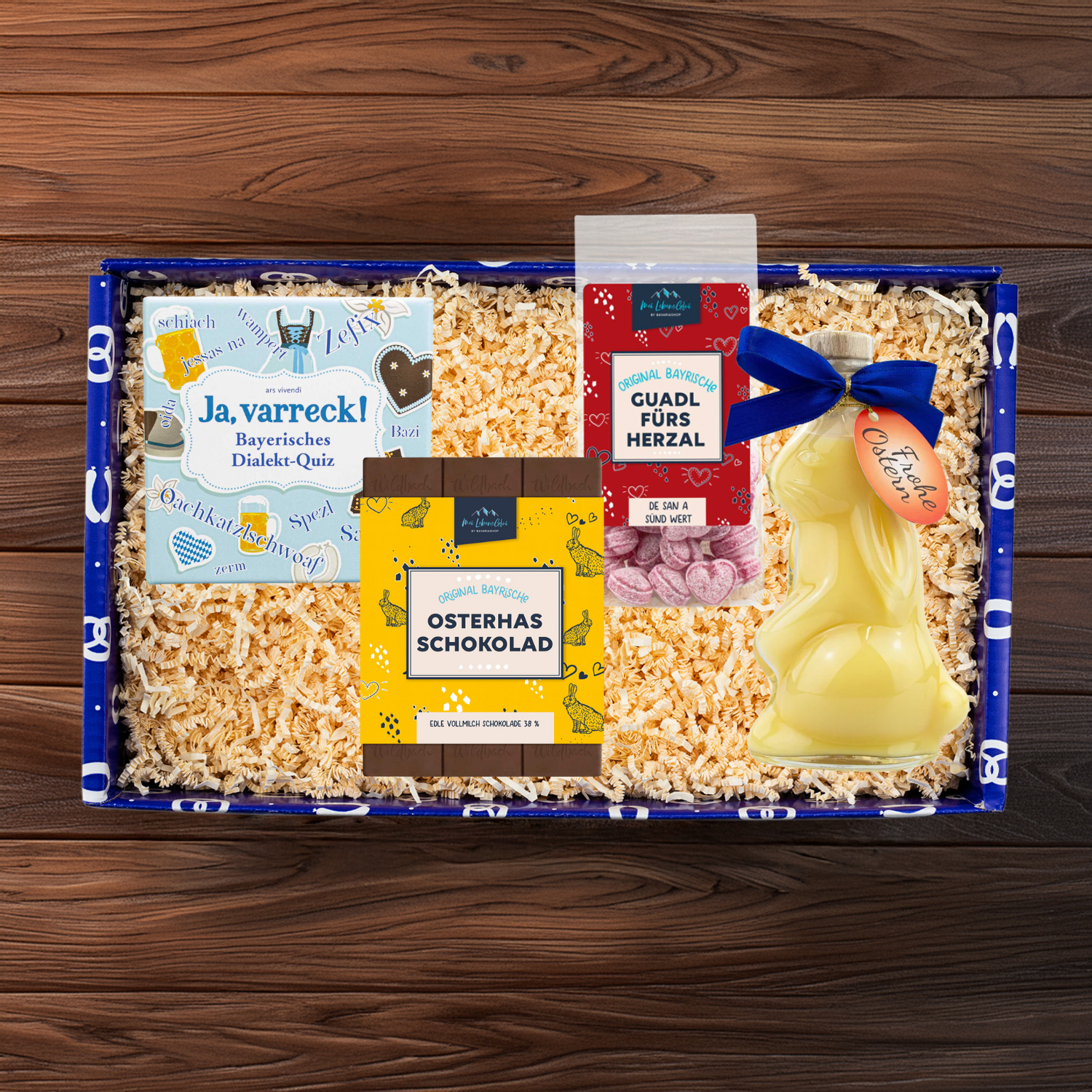 Geschenkbox Ostern für de Großn mit Dialekt-Quiz, Ostereierlikör-Hase, Herzl-Bonbons & Osterhasen-Schokolade.