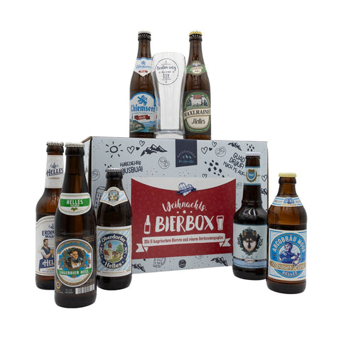 Bayerische Weihnachts Bier-Box mit bayerischen Bierflaschen und Verkostungsglas vor der Geschenkbox