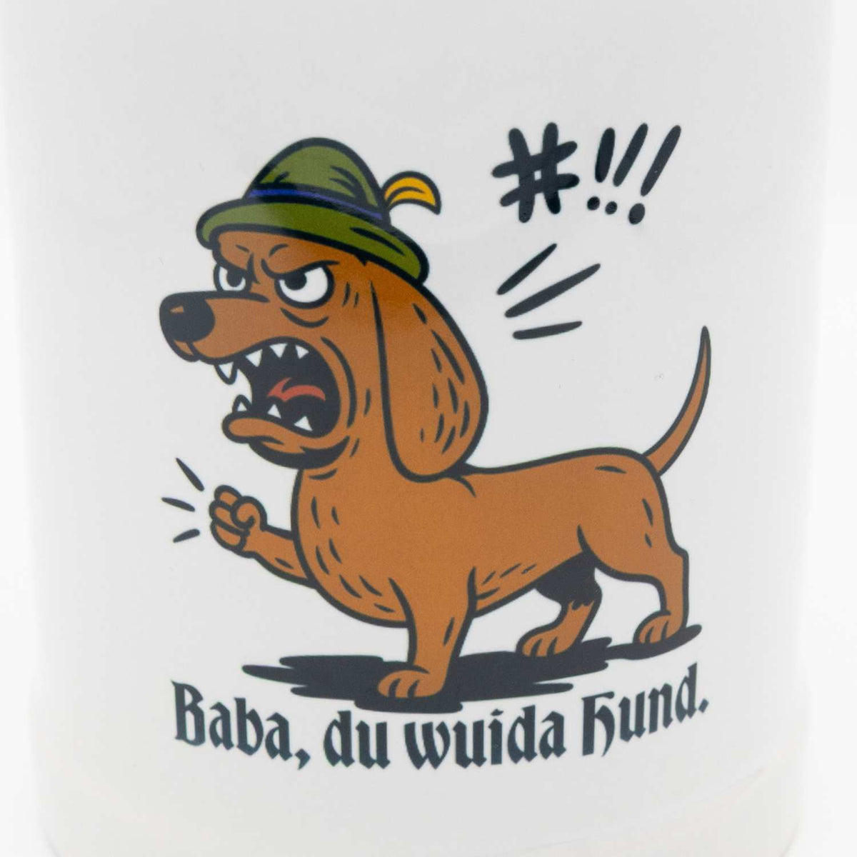 Bierkrug Baba, du wuida Hund mit Cartoon Dackel in Trachtenhut, wütend blickend und zuballernd.