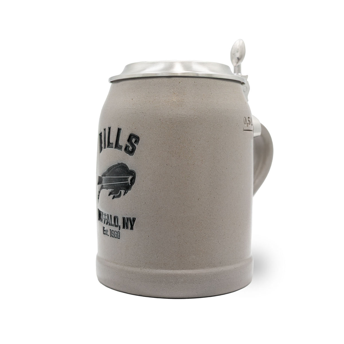 Grauer ®NFL PREMIUM Teamkrug Buffalo Bills aus Steinzeug mit schwarzem Logo, Zinndeckel und Henkel, 0,5 Liter Markierung.