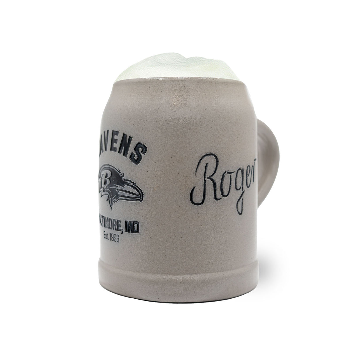 Grauer ®NFL PREMIUM Teamkrug Baltimore Ravens aus Steinzeug mit Logo, Schriftzug und Bierschaumkrone.