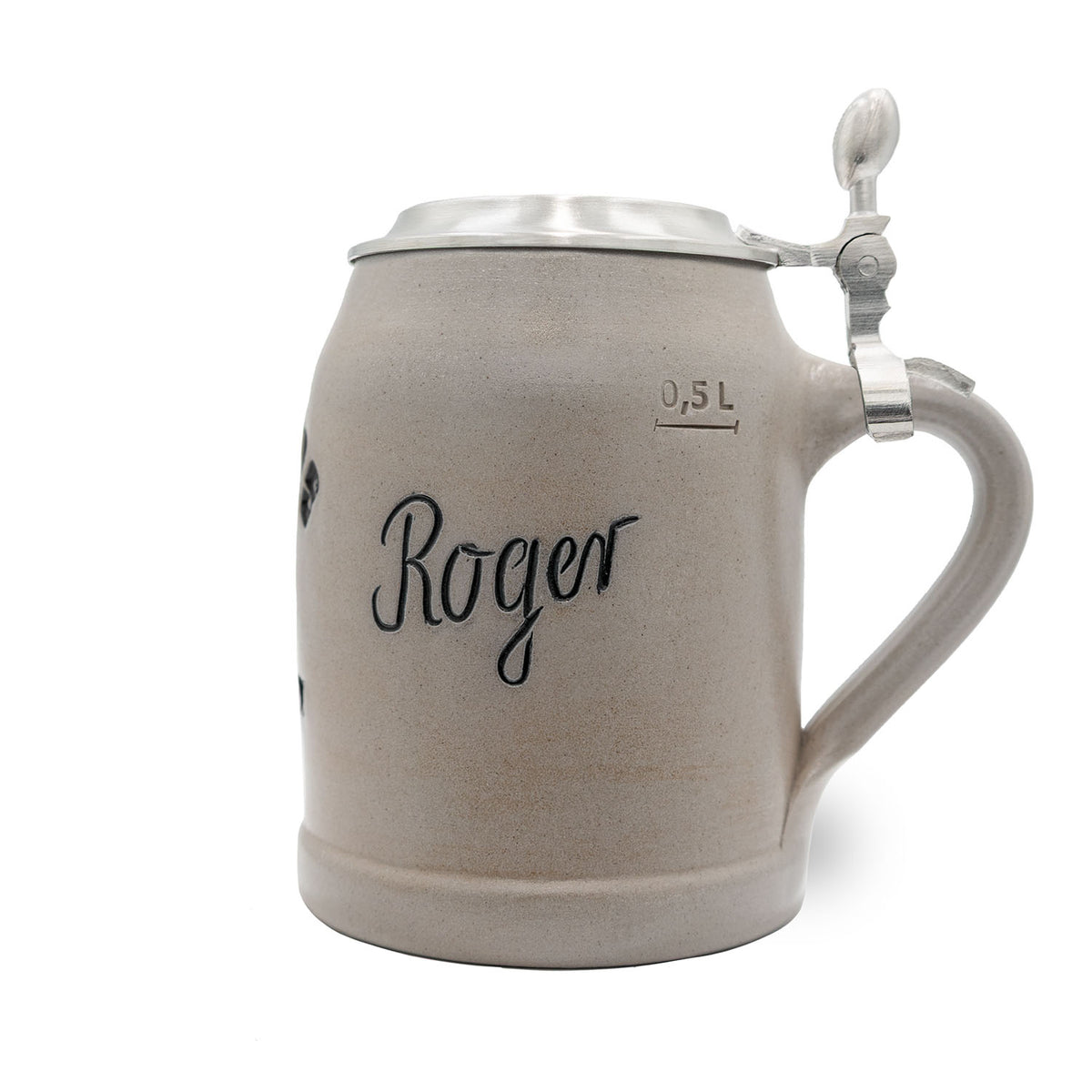 Grauer NFL PREMIUM Teamkrug Las Vegas Raiders aus Steinzeug mit Zinndeckel und schwarzem Schriftzug, 0,5 Liter Markierung.