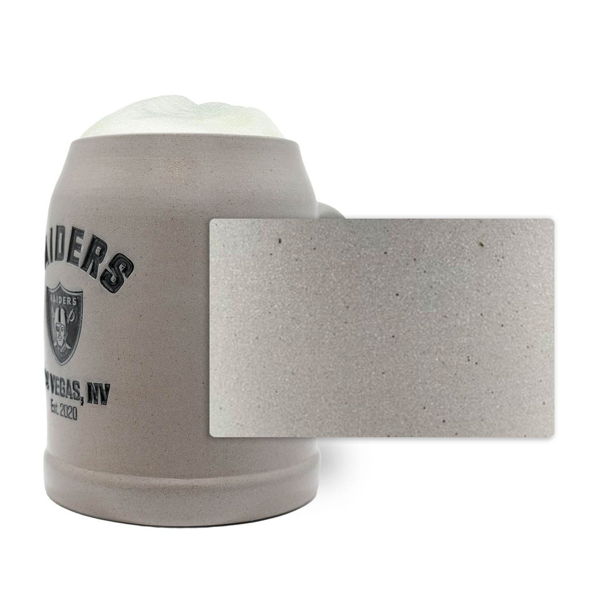 NFL PREMIUM Teamkrug Las Vegas Raiders aus Steinzeug mit Wappen und Schriftzug, Detailansicht der Oberfläche.