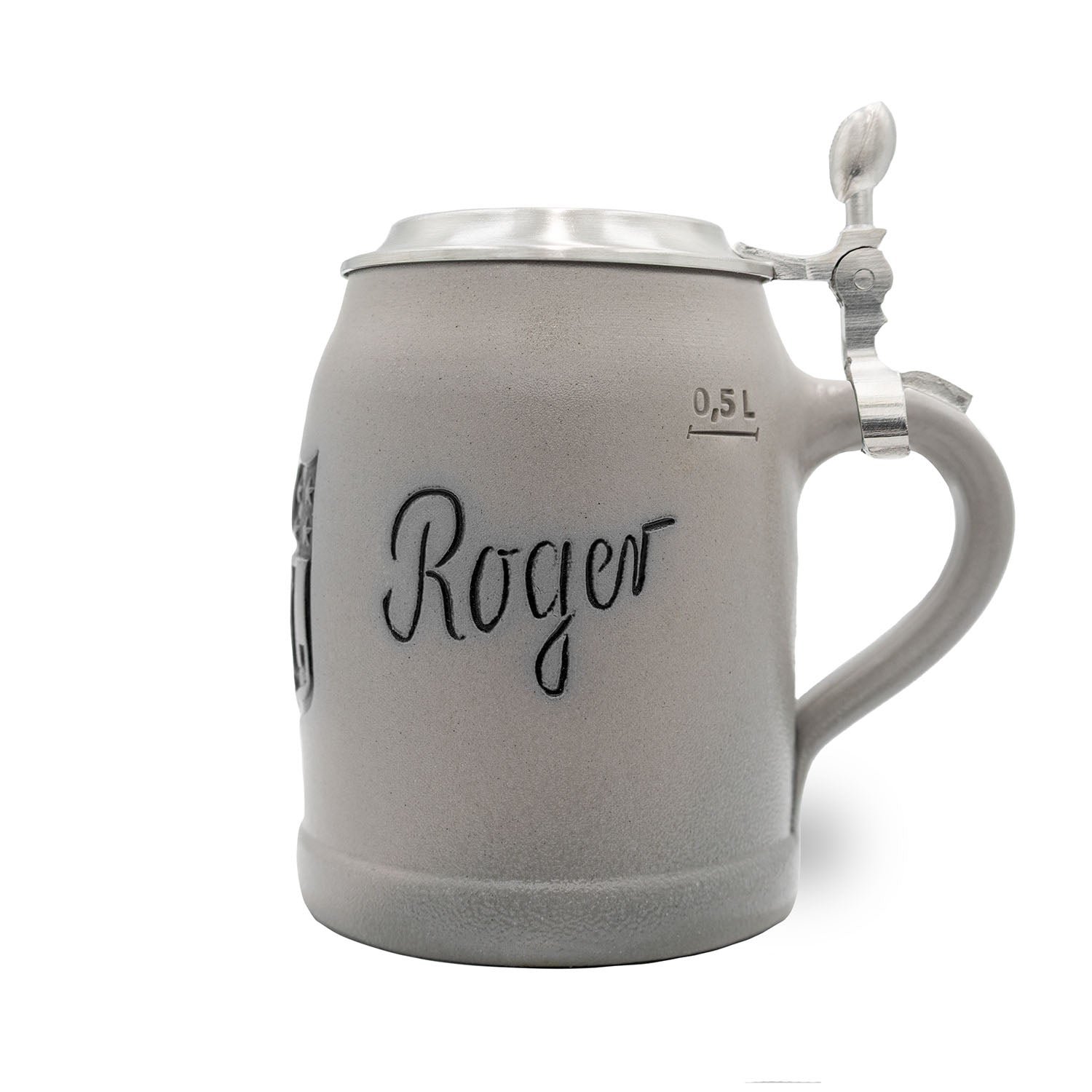 Grauer NFL PREMIUM Fan-Krug mit "Roger" Schriftzug, 0,5 Liter Markierung und elegantem Zinndeckel.