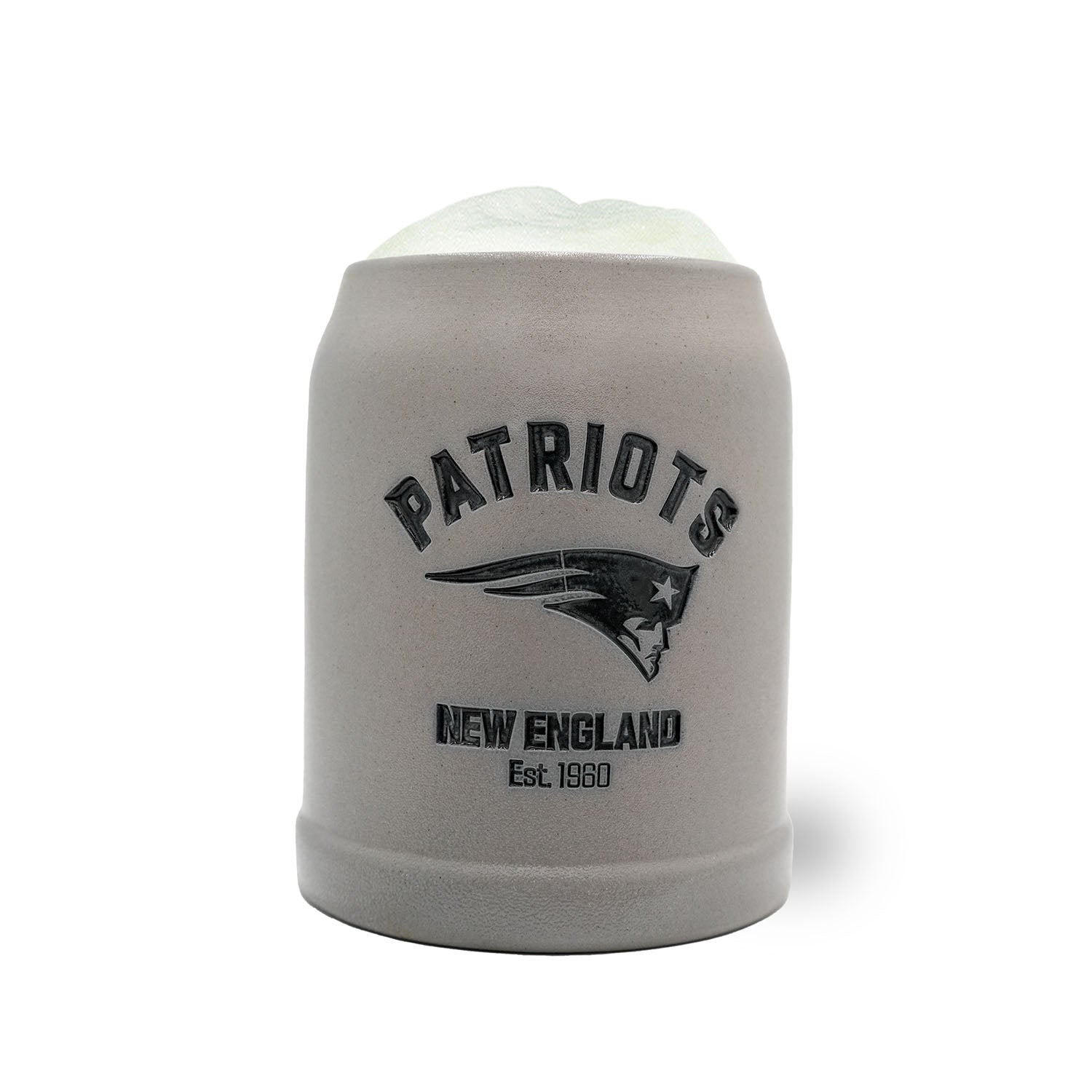 Grauer ®NFL PREMIUM Teamkrug New England Patriots mit Logo und Bierschaum, ein perfektes Fan-Geschenk.