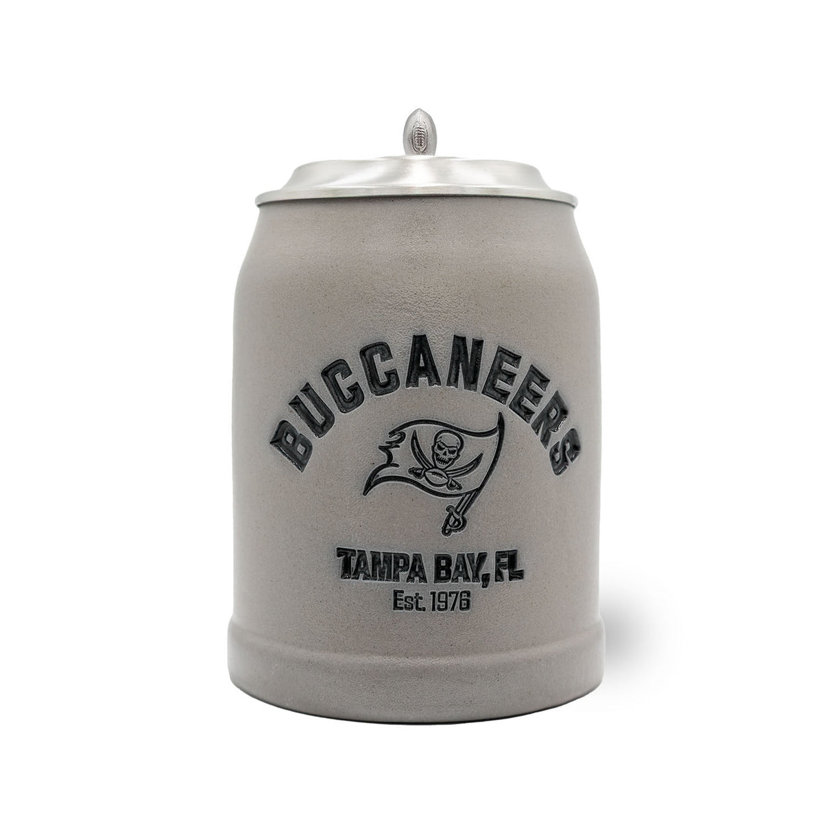 Grauer NFL PREMIUM Tampa Bay Buccaneers Teamkrug aus Steinzeug mit Wappen, Schriftzug und Zinndeckel