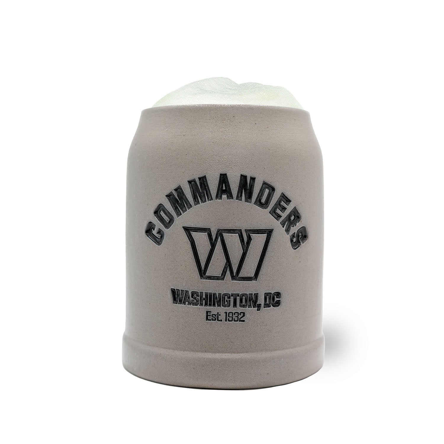 Grauer Keramik NFL PREMIUM Teamkrug Washington Commanders mit schwarzem Logo, Schriftzug und Schaumkrone.