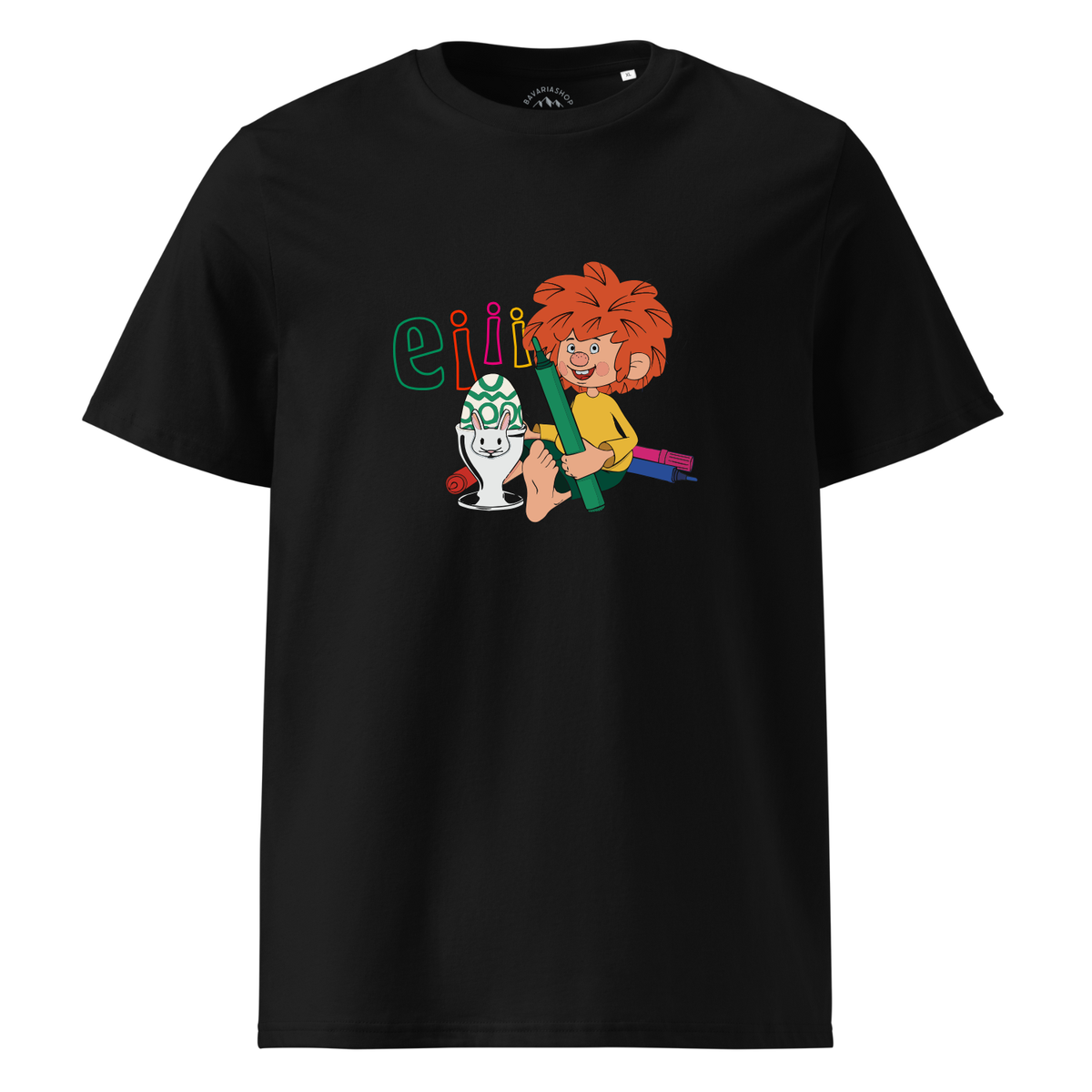 Schwarzes Herren T-Shirt mit farbenfrohem Pumuckl-Motiv, der ein Osterei mit Häschen-Design bemalt.