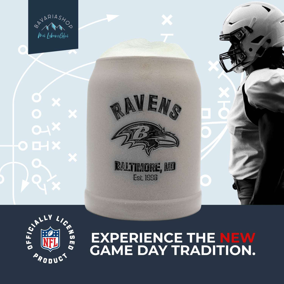 Grauer NFL PREMIUM Teamkrug Baltimore Ravens mit Logo und Schaumkrone vor Footballspieler.