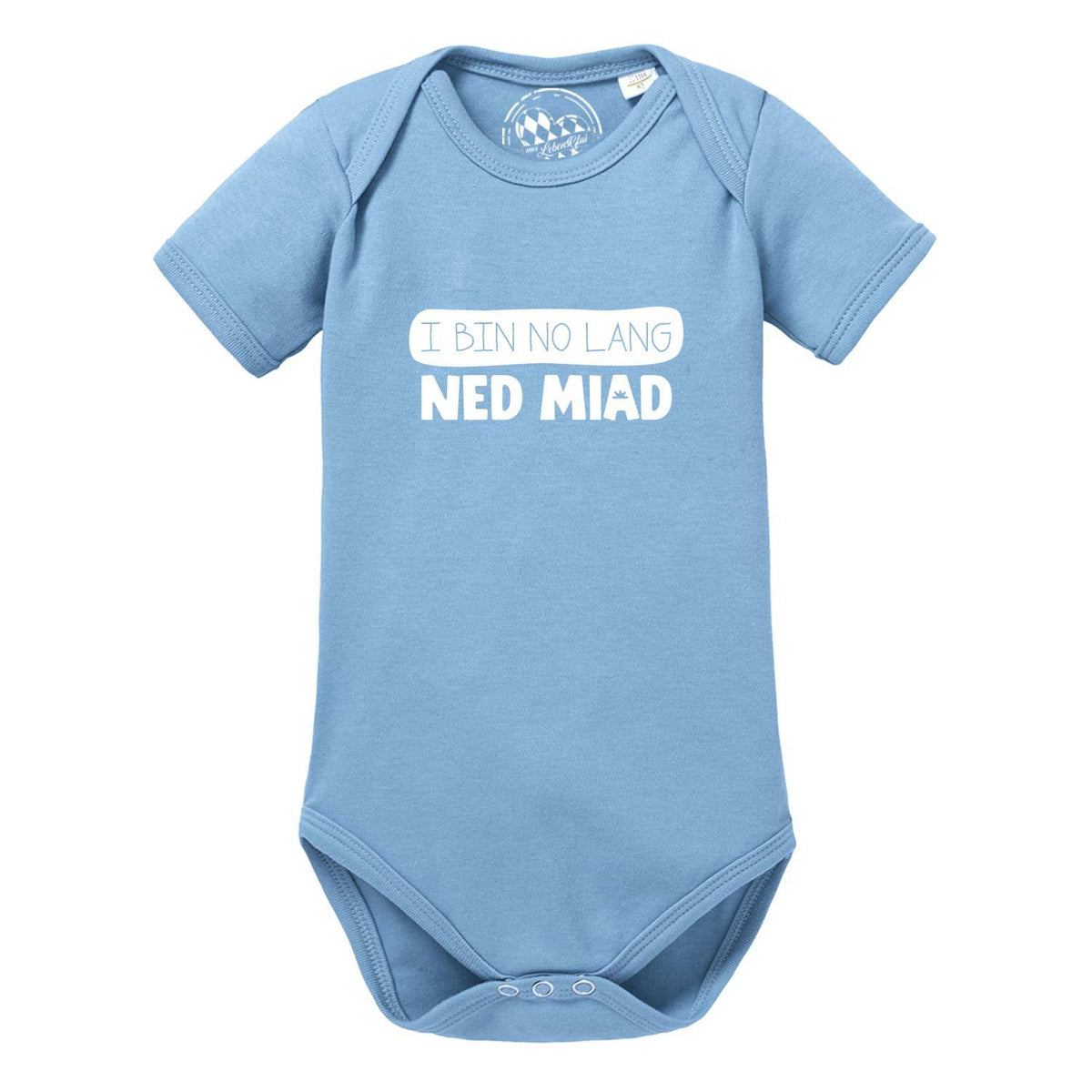 Baby Body no lang ned miad in Hellblau mit weißem Spruch und kurzen Ärmeln.
