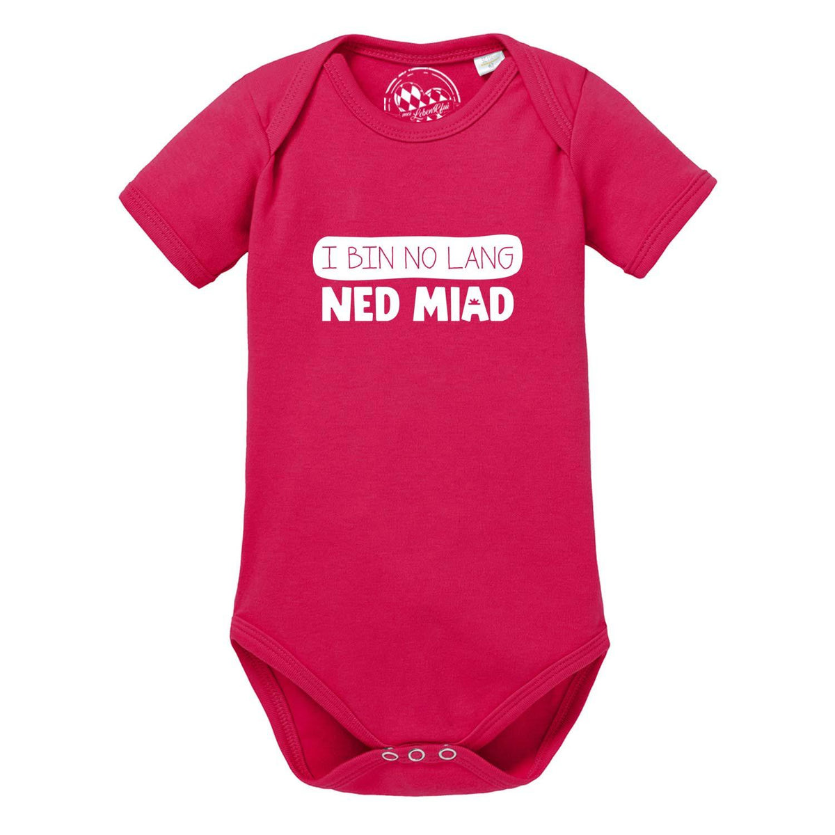 Fuchsiafarbener Baby Body no lang ned miad mit weißem Spruch und Knopfverschluss im Schritt