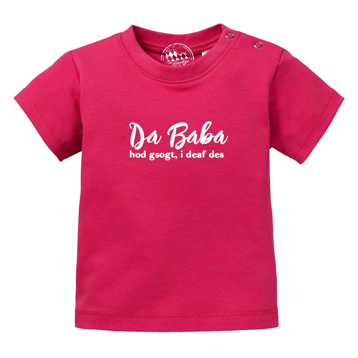 Baby T-Shirt "Baba sogt, i deaf des!" in leuchtendem Pink mit weißem Schriftzug und Druckknöpfen.