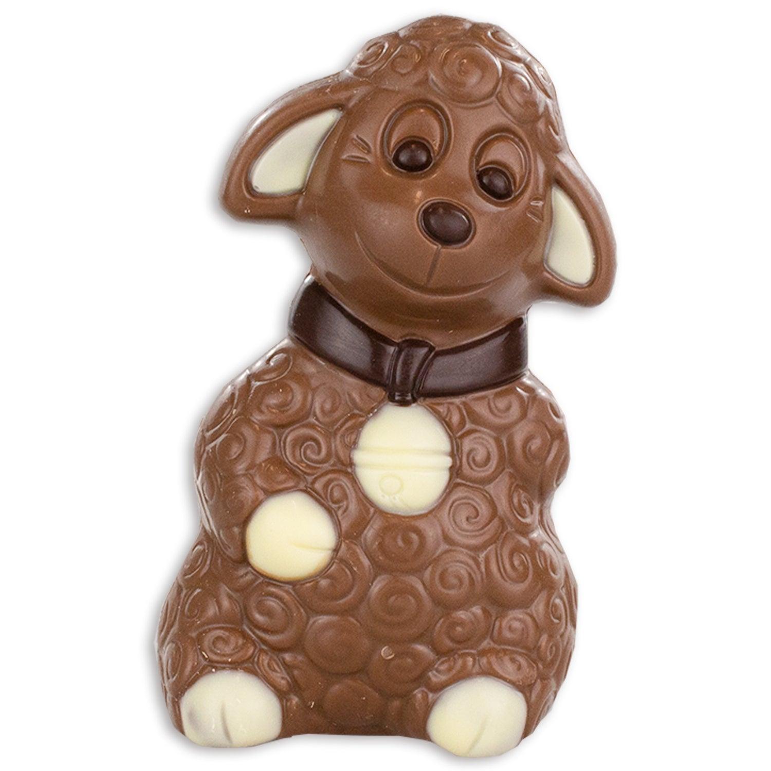 Bayerisches Schoko-Schaf aus Vollmilchschokolade mit weißen Details auf Ohren und Bauch.