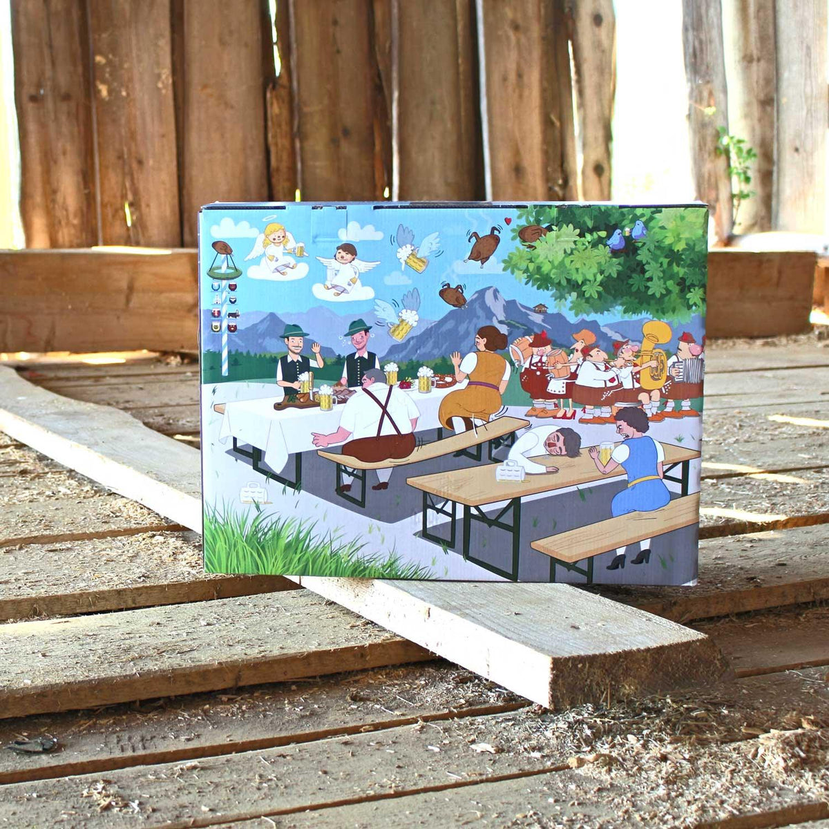 Bier-Geschenkbox „Bayerischer Biergarten“ mit Illustration einer Biergarten-Gesellschaft mit Musikanten vor Alpenkulisse