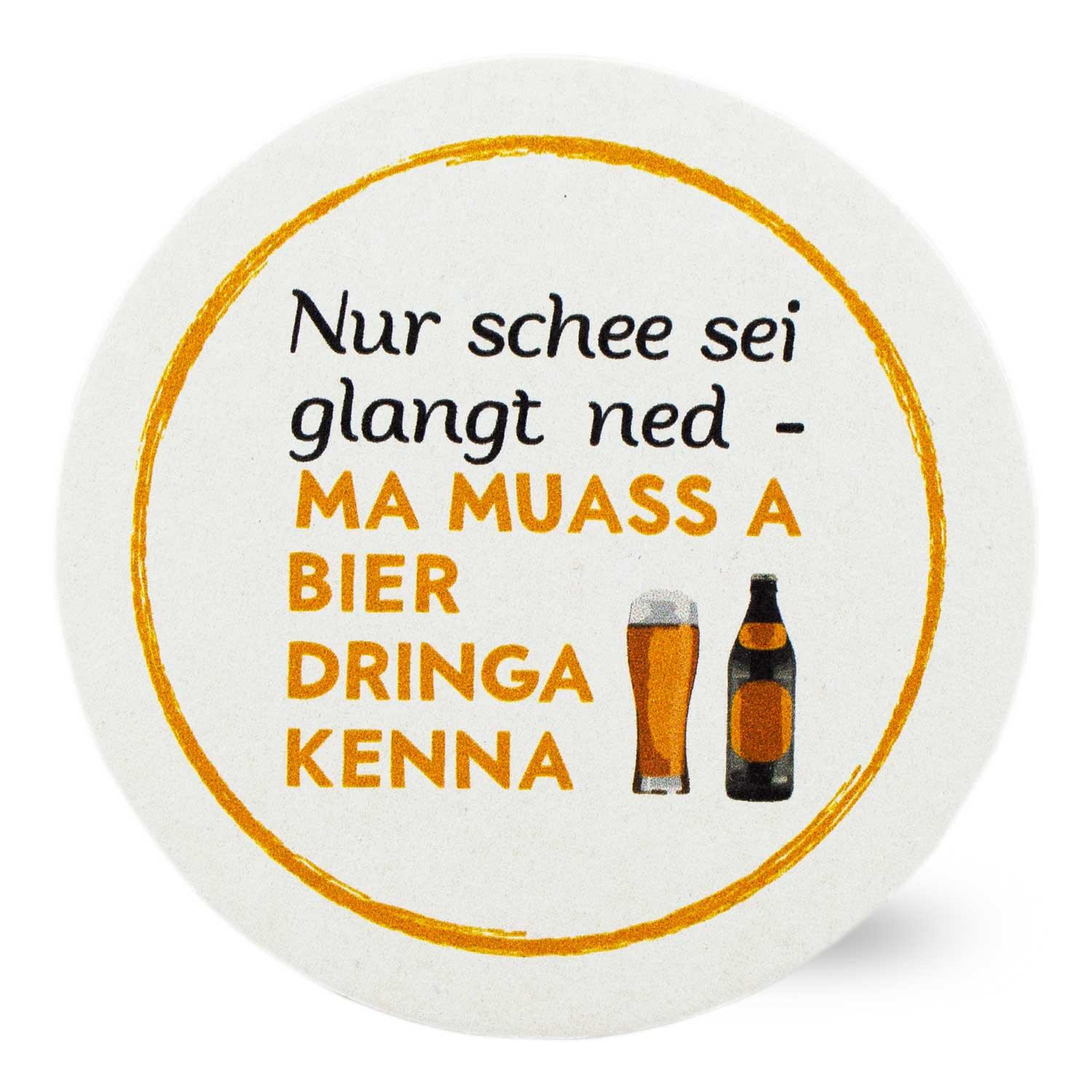 Bierfuizl Schee sei mit bayerischem Spruch Nur schee sei glangt ned, Bierglas und Flasche.