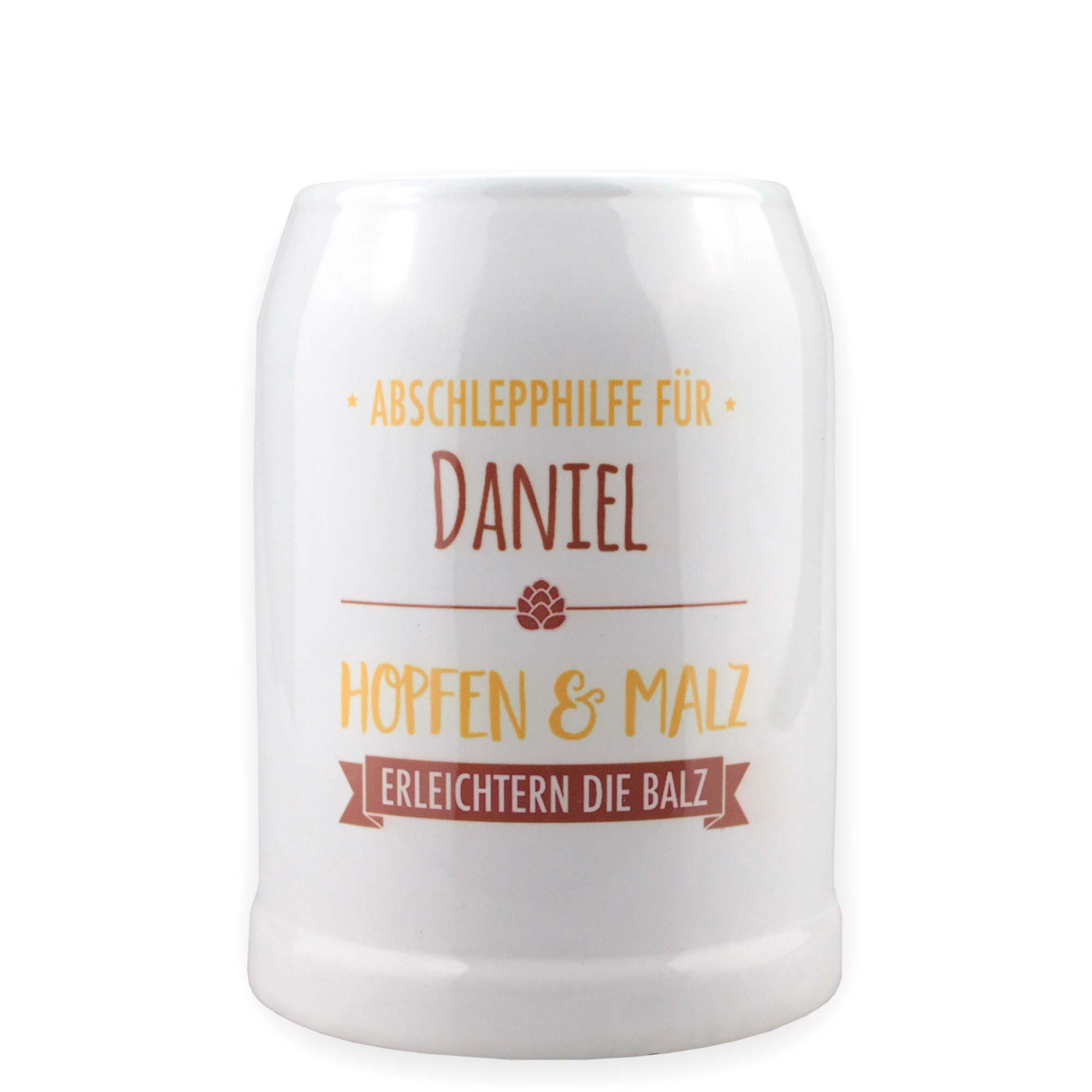 Weißer Bierkrug mit personalisiertem Spruch Abschlepphilfe für Daniel Hopfen & Malz erleichtern die Balz