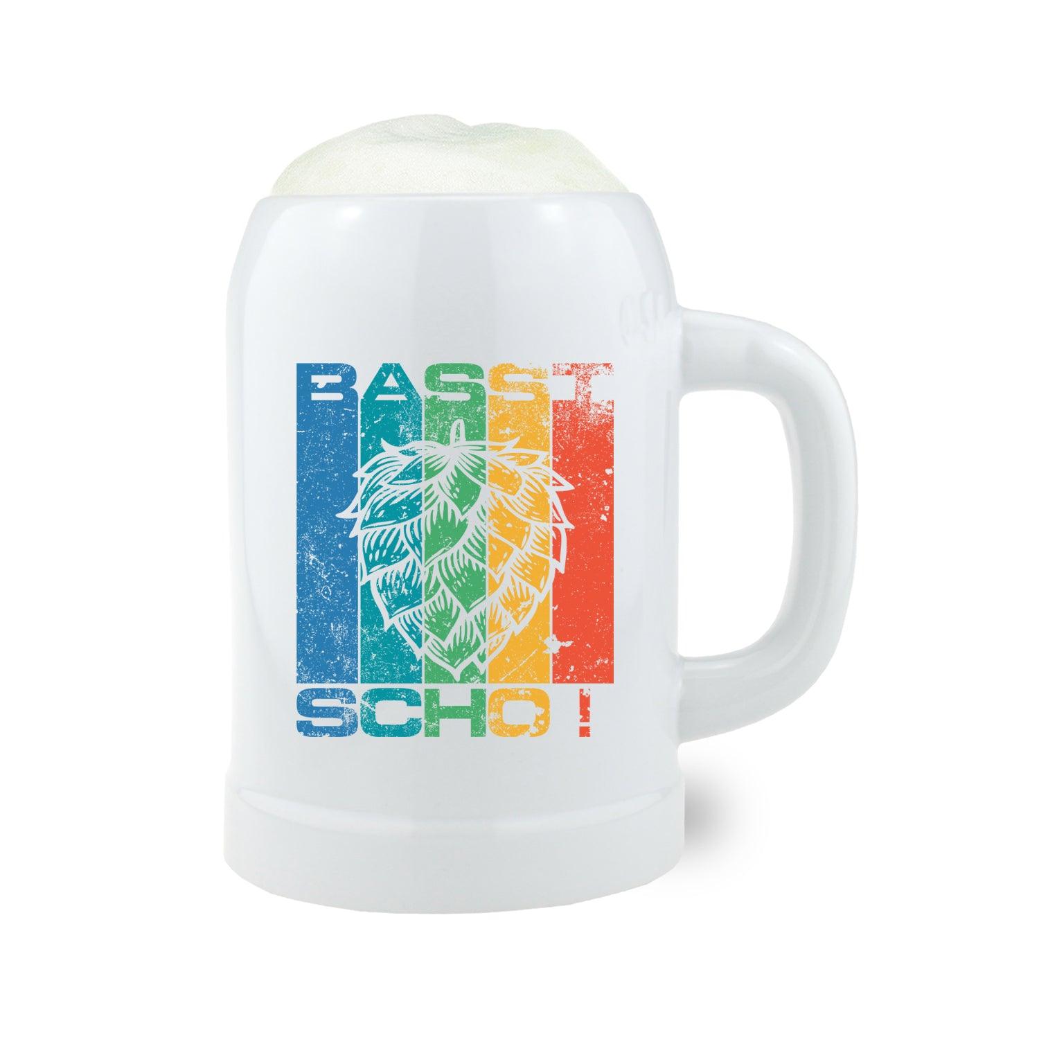 Weißer Bierkrug "Basst scho" mit buntem Hopfen-Siebdruck und Schaumkrone, Bier Accessoire.