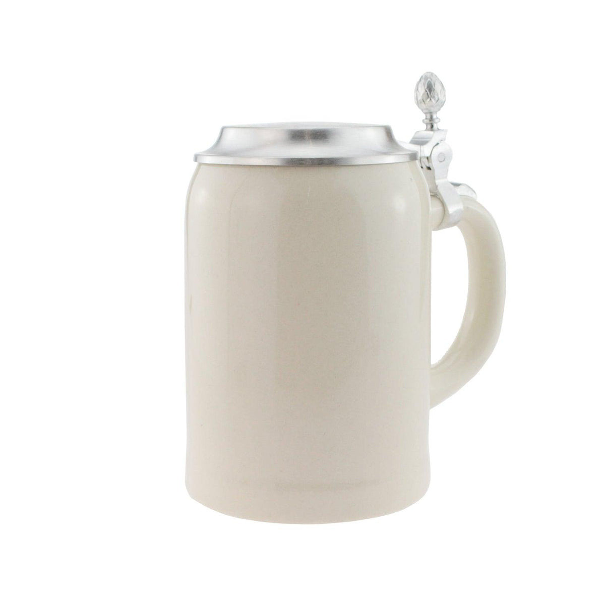 Traditioneller beigefarbener Steinkrug aus Keramik mit schlichtem Design und elegantem Zinndeckel.