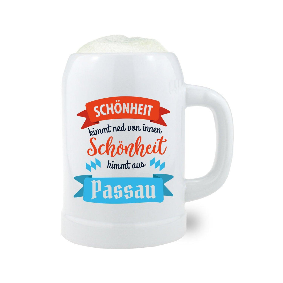 Weißer Bierkrug Schönheit kimmt aus... Passau mit Wunschort Spruch und schaumigem Inhalt.
