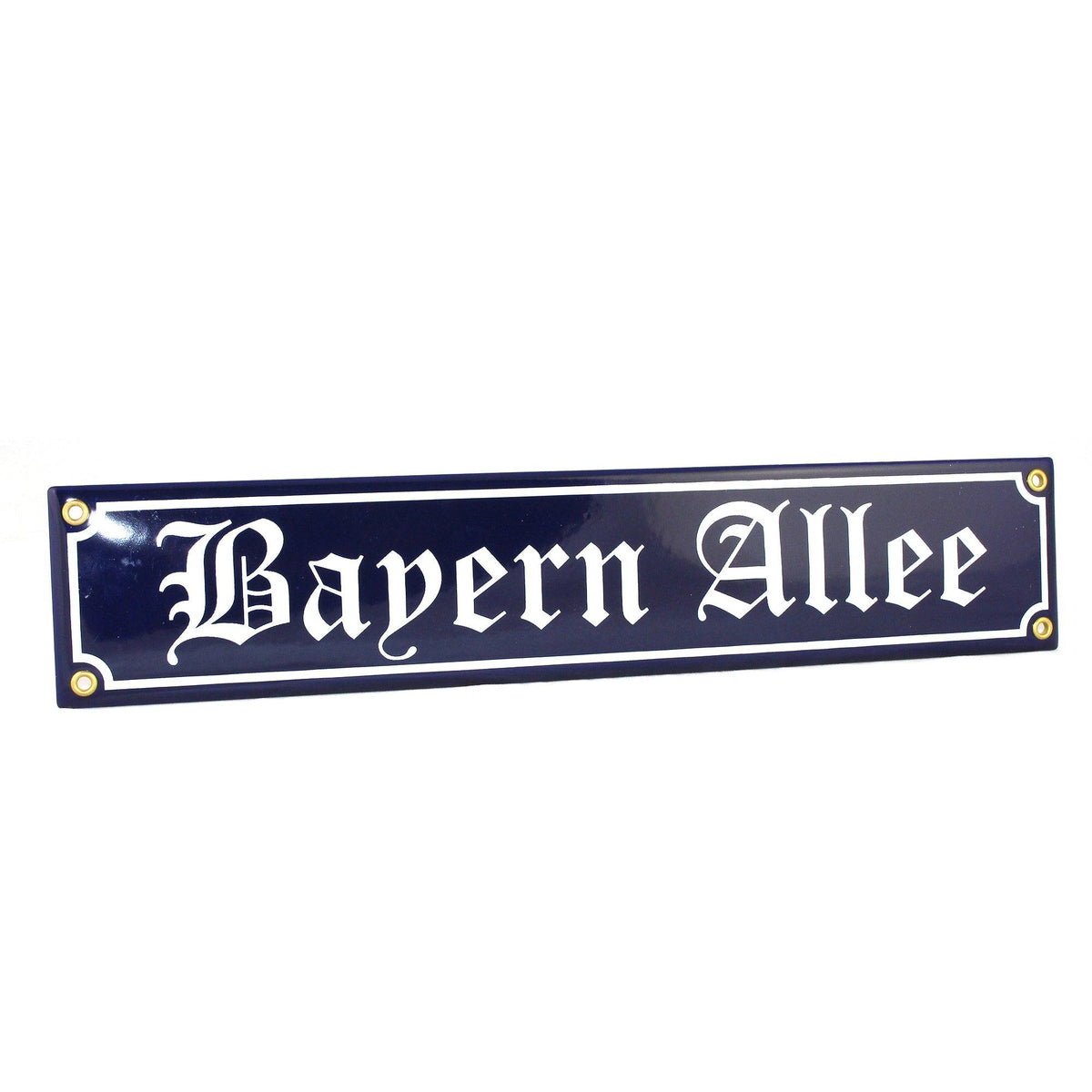 Metallschild Bayern Allee dunkelblau emailliert, mit weißem Text und Zierlinie, vier goldene Befestigungslöcher.