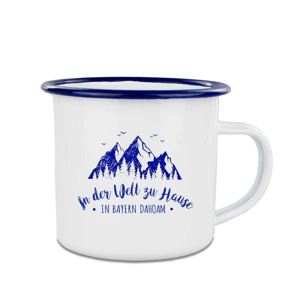 Weiße Emaille-Tasse mit schwarzem Rand und schwarzem Henkel, Aufdruck: „In der Welt zu Hause – in Bayern dahoam“, 350 ml.