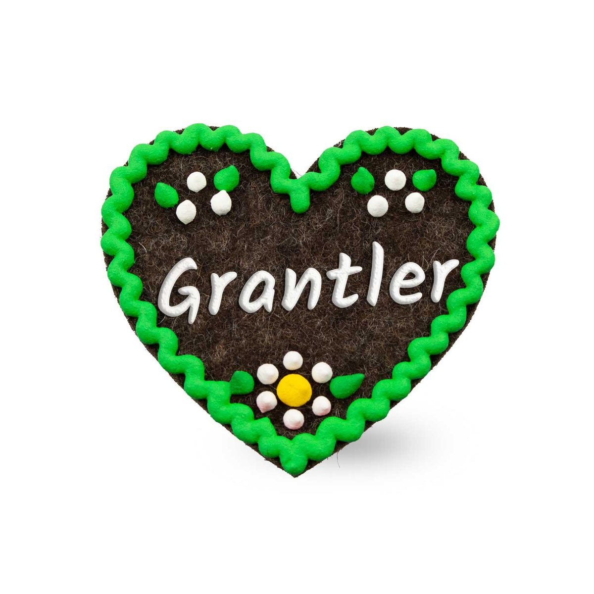 Brauner Filzherz-Anstecker "Grantler" mit grünem Rand, weißer Schrift und bunten floralen Verzierungen.
