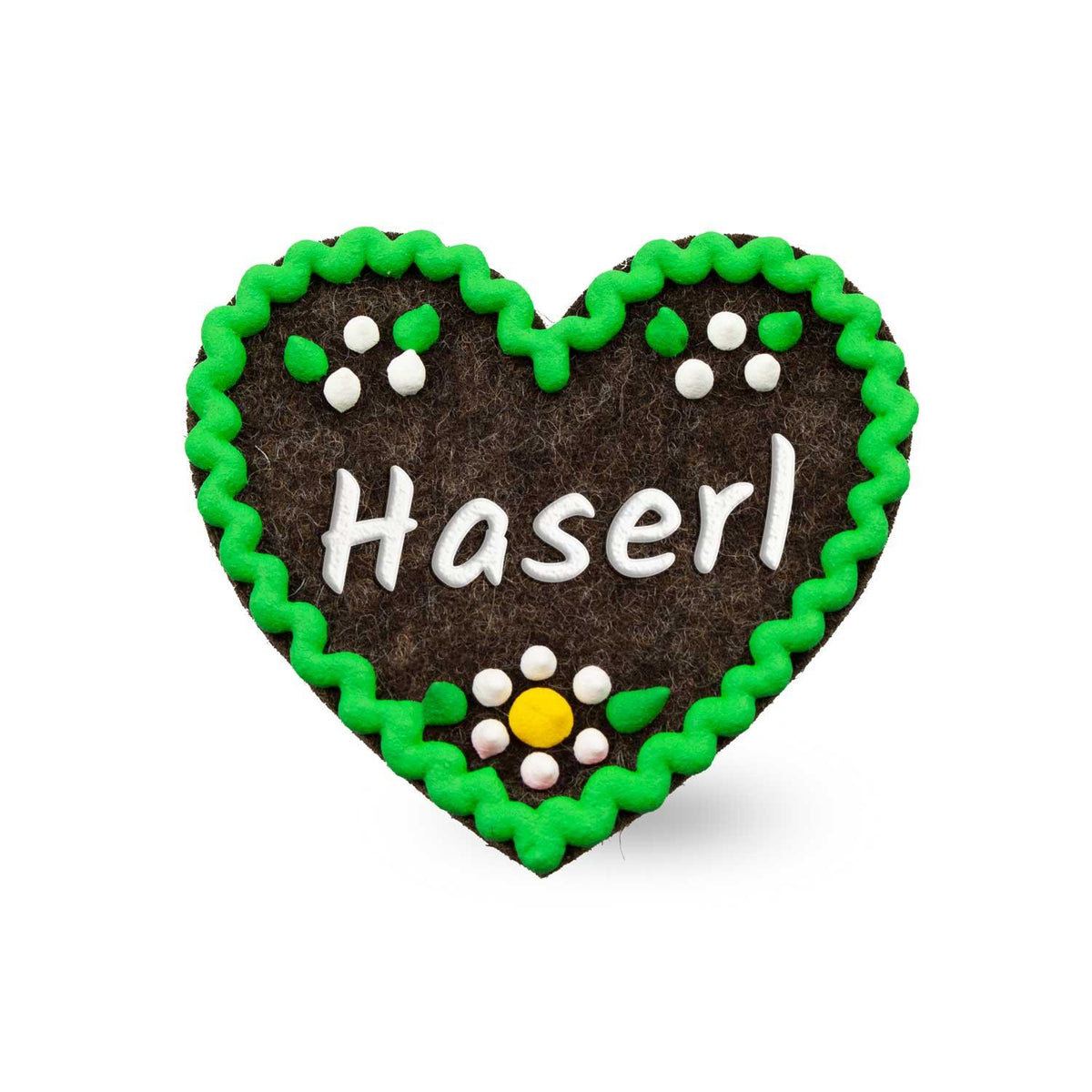 Filzherz-Anstecker Haserl in braun mit grüner Zierborte, weißem Schriftzug und Alpenblumenmuster.