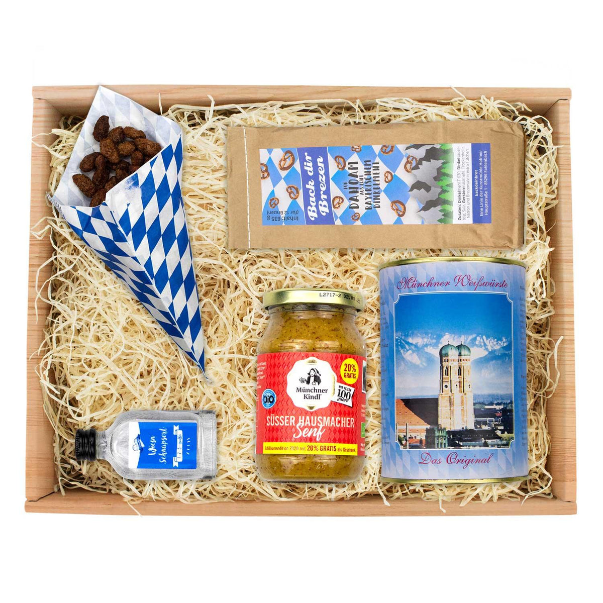 Oktoberfest-Box Mahlzeit mit Weißbier-Nüssen, Brezenbackmischung, Weißwurst und süßem Senf in Holzkiste auf Stroh.