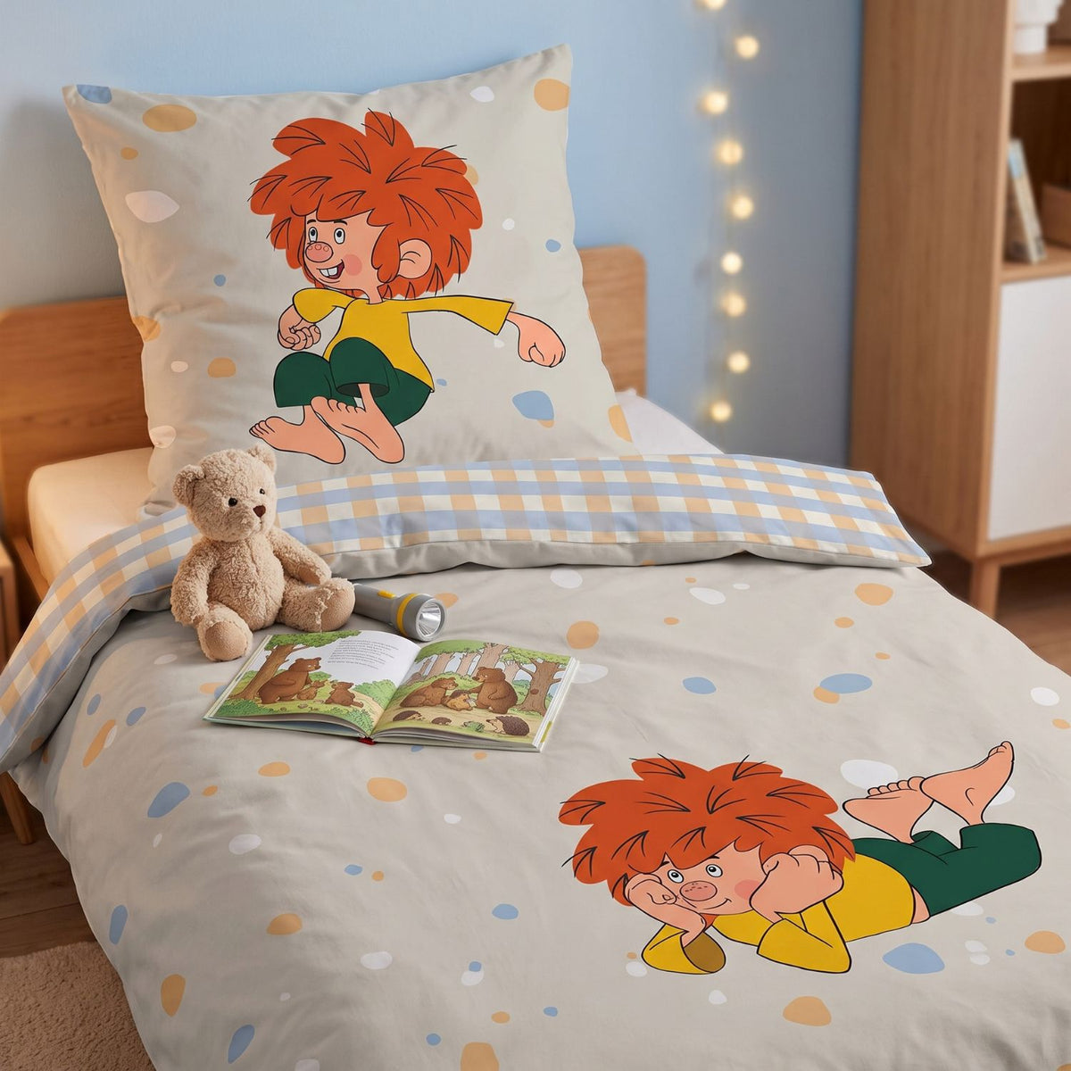 Kinderbett mit Pumuckl Bettwäsche „Gute Nacht“, Teddy und Bilderbuch