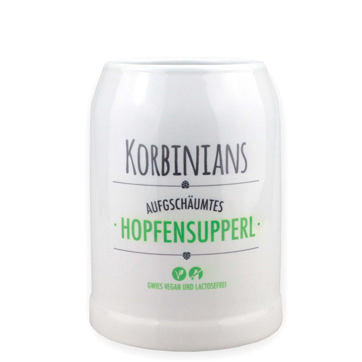 Weißer Keramik-Bierkrug mit Aufschrift "Korbinians Aufgeschäumtes Hopfensupperl", vegan und laktosefrei