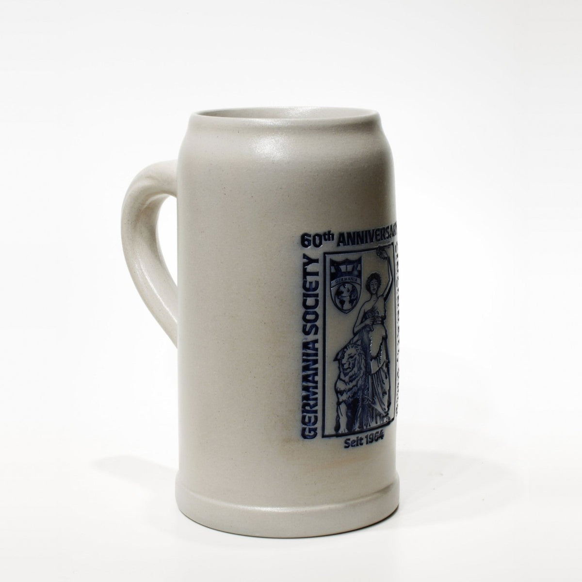 Salzglasierter Steinkrug 1,0 l mit geprägtem Motiv zum Vereinsjubiläum, blau ausgelegt