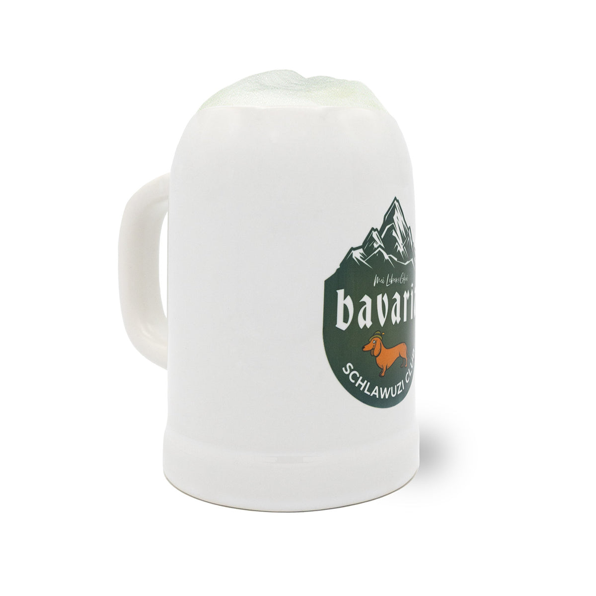 Weißer Bierkrug Bavaria Schlawuzi Club mit grüner Berg- und Dackel-Aufschrift, gefüllt mit Schaum.