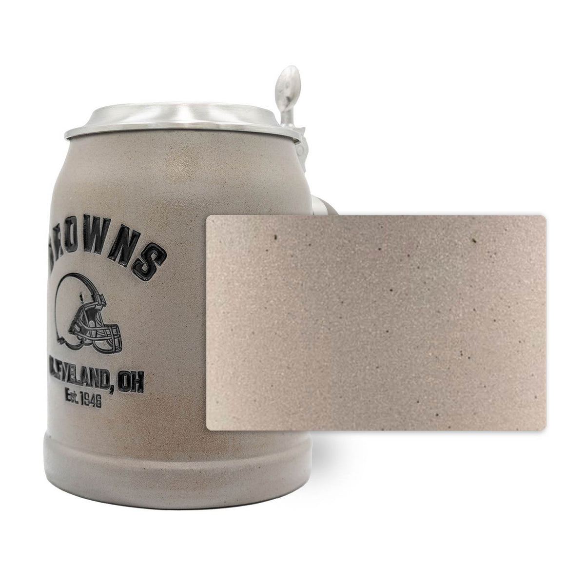 NFL PREMIUM Teamkrug Cleveland Browns, grauer Steinkrug mit schwarzem Logo, Zinndeckel und rauer Textur.