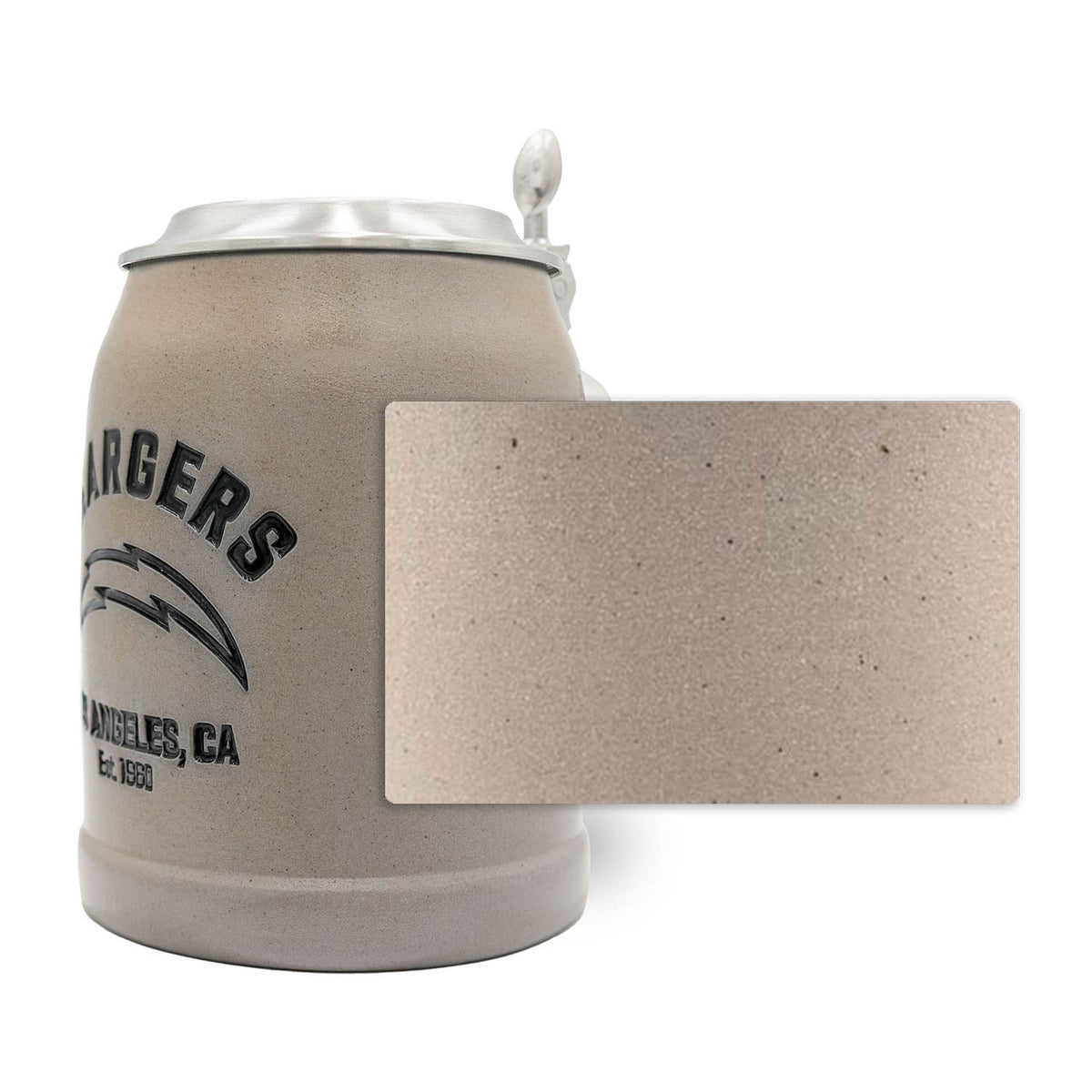 Premiumer NFL Teamkrug "Los Angeles Chargers" aus Steinzeug mit Zinndeckel und Logo-Prägung.