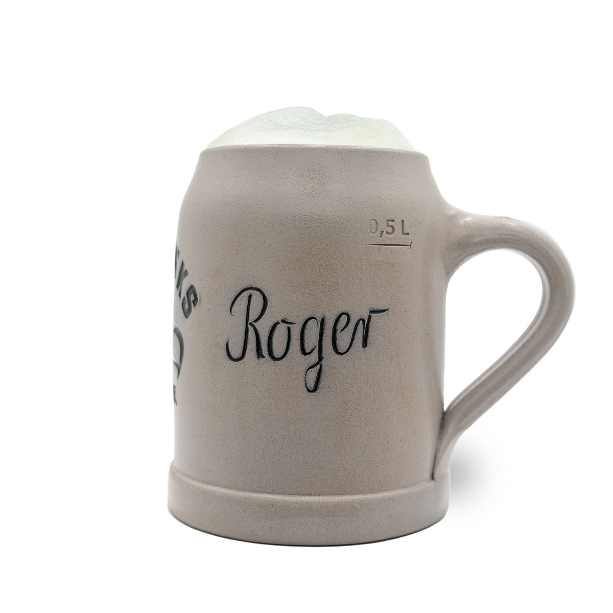 Grauer Premium Teamkrug Seattle Seahawks mit Text Roger, 0,5 Liter Markierung und Schaumkrone.