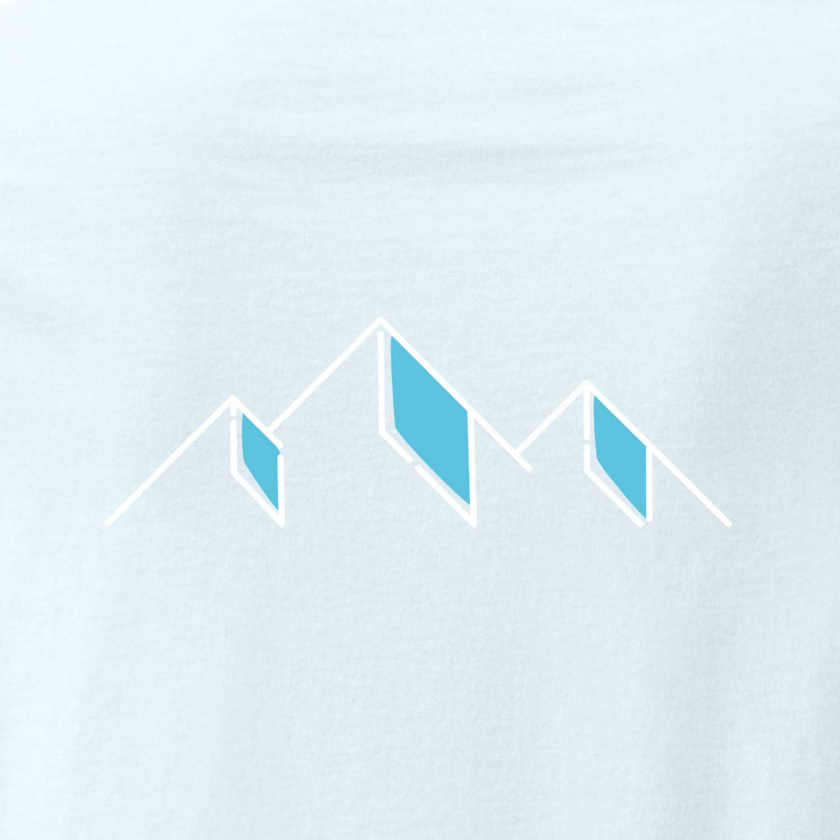 Damen T-Shirt Himmi Herrgott mit modernem Bergmotiv in Weiß und Türkis auf hellblauem Hintergrund.