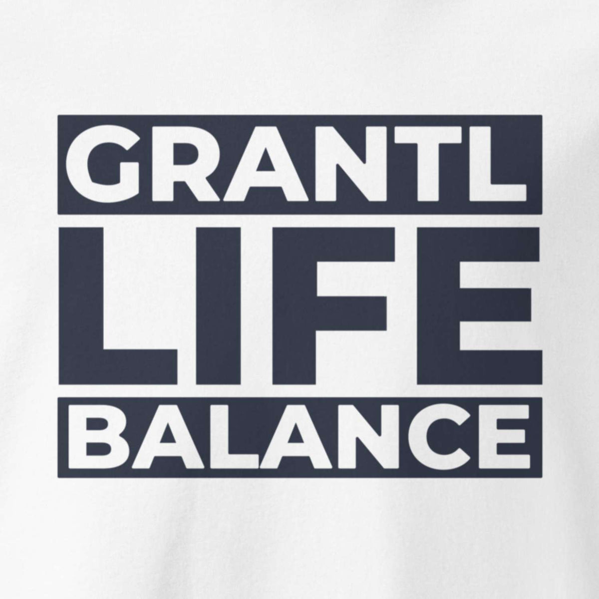 Herren T-Shirt Grantl Life Balance mit dunklem Schriftzug auf hellem Stoff.