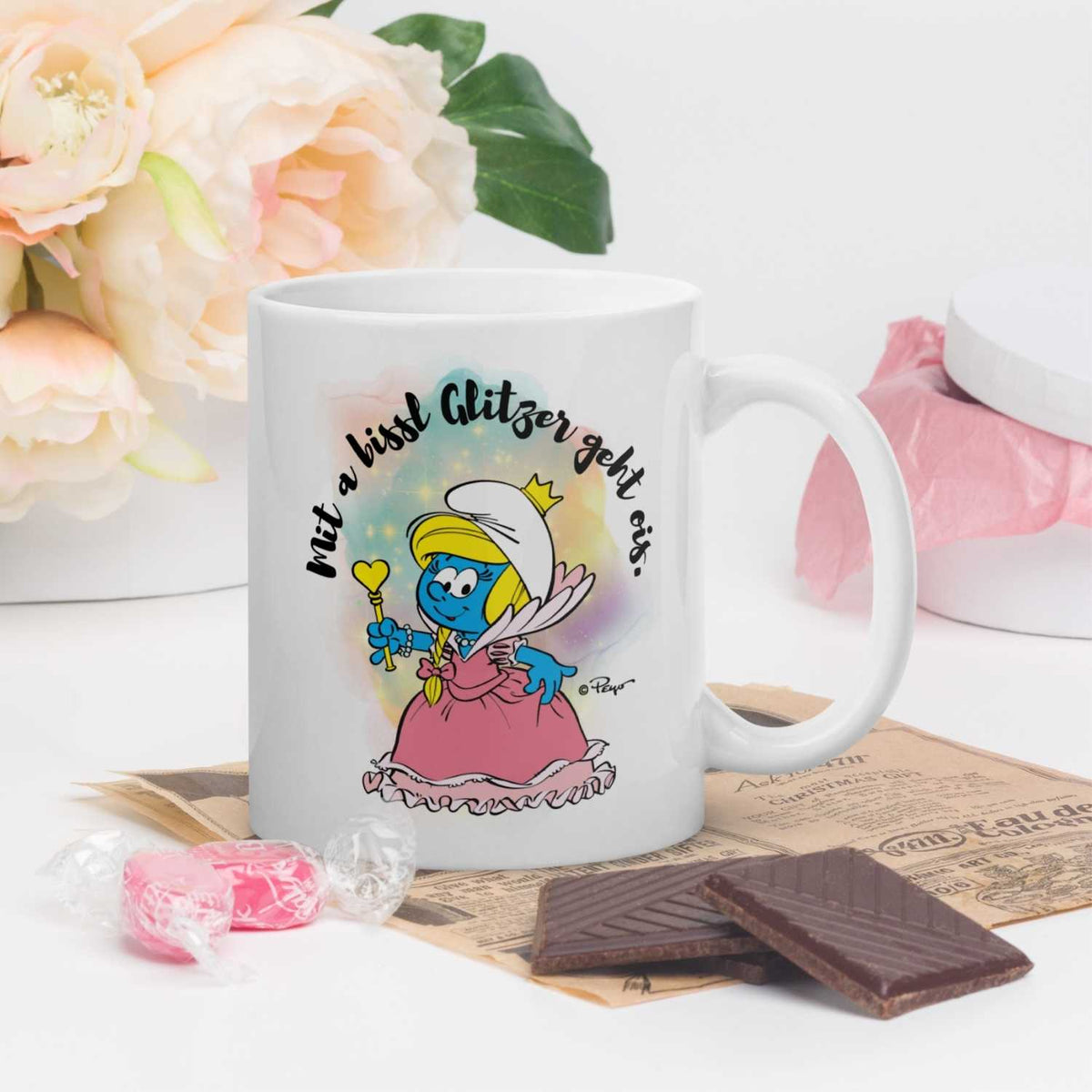 Die Schlümpfe Tasse Glitzer mit Schlumpfine als Fee und Schriftzug Mit a bissl Glitzer geht ois.
