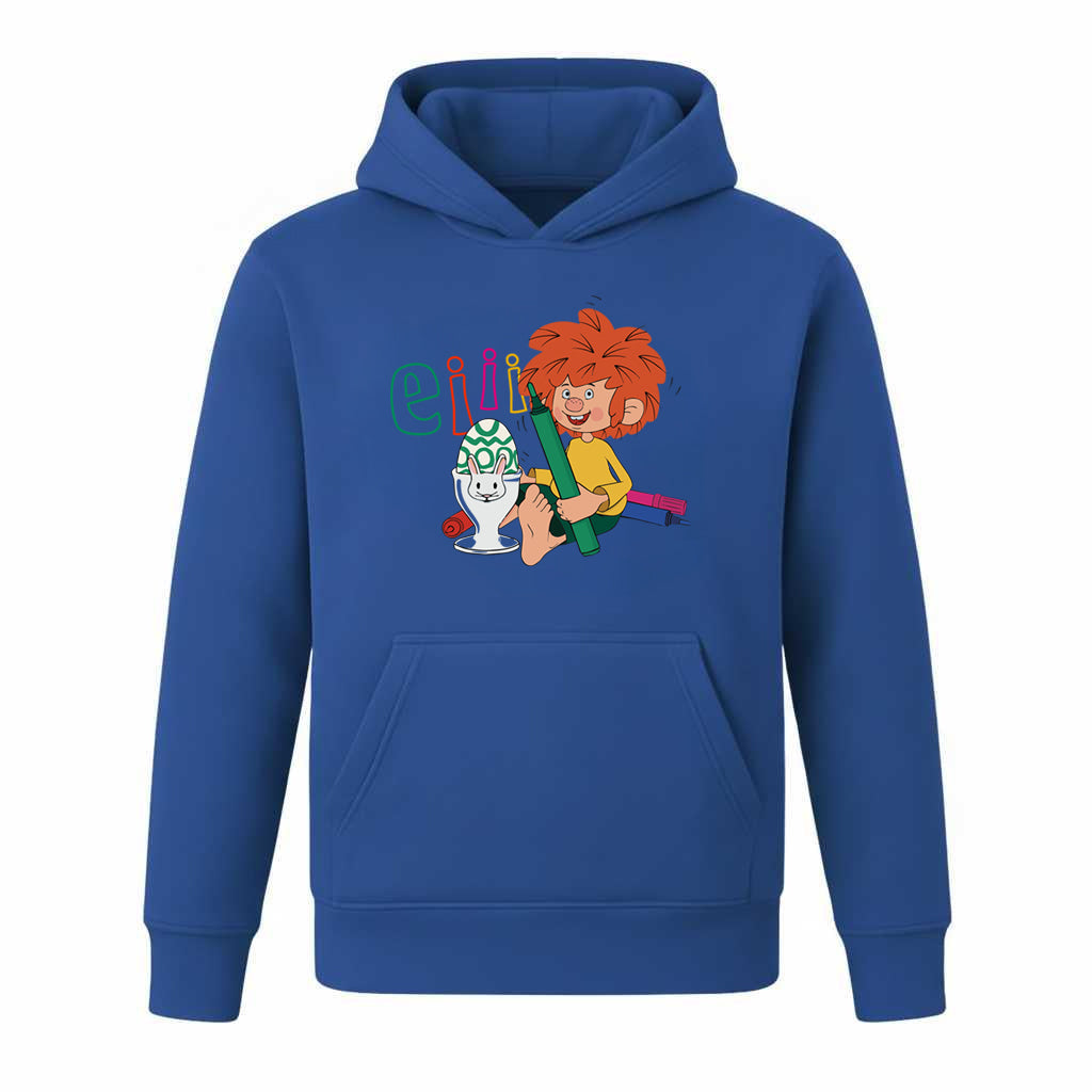 Blauer Kinder Hoodie mit Pumuckl und Osterei, Pumuckl bemalt ein Ei mit Stiften, Ostermotiv.