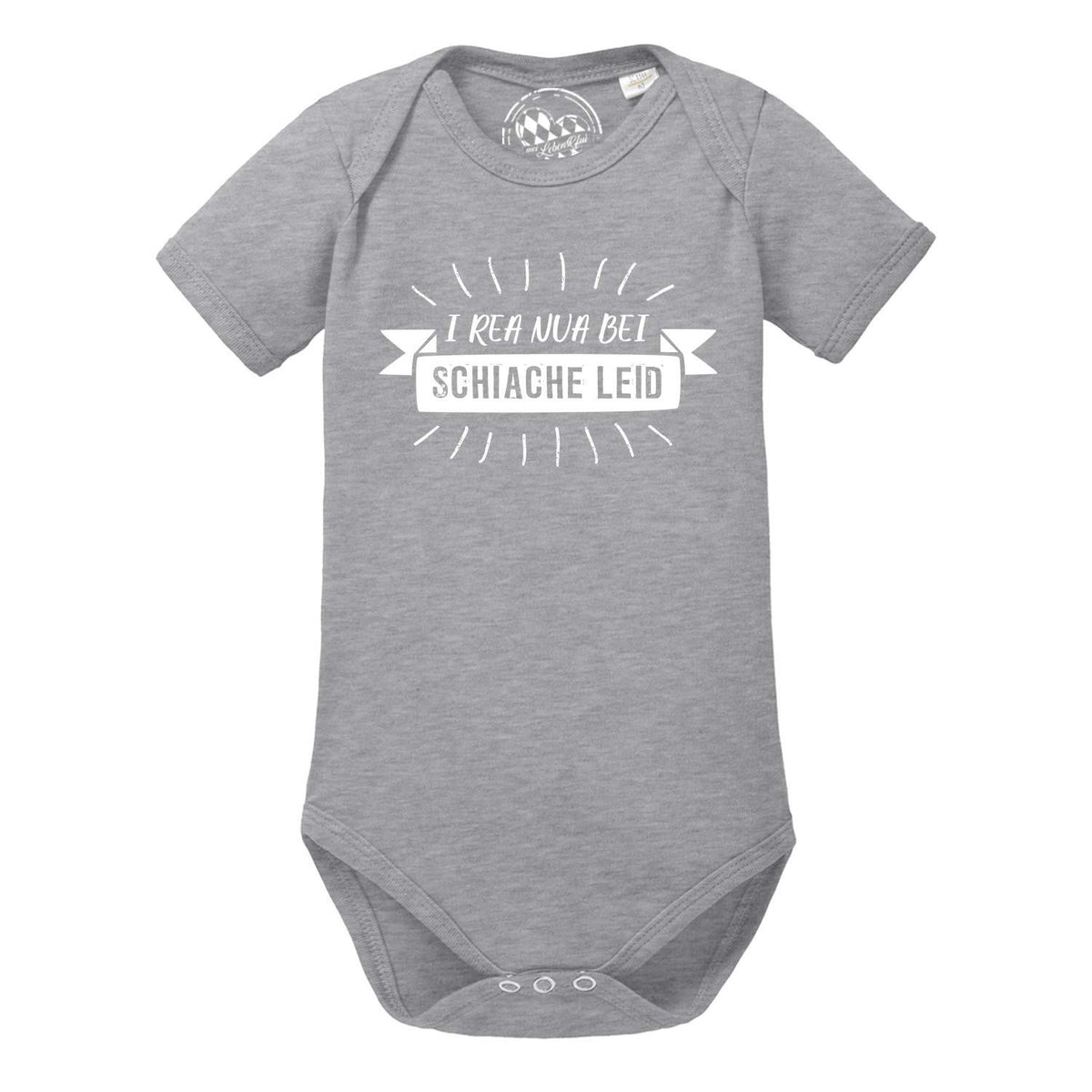 Hellgrauer Baby Body I rea nua... mit weißem Aufdruck und kurzem Arm, ideal für Trachtenmode.