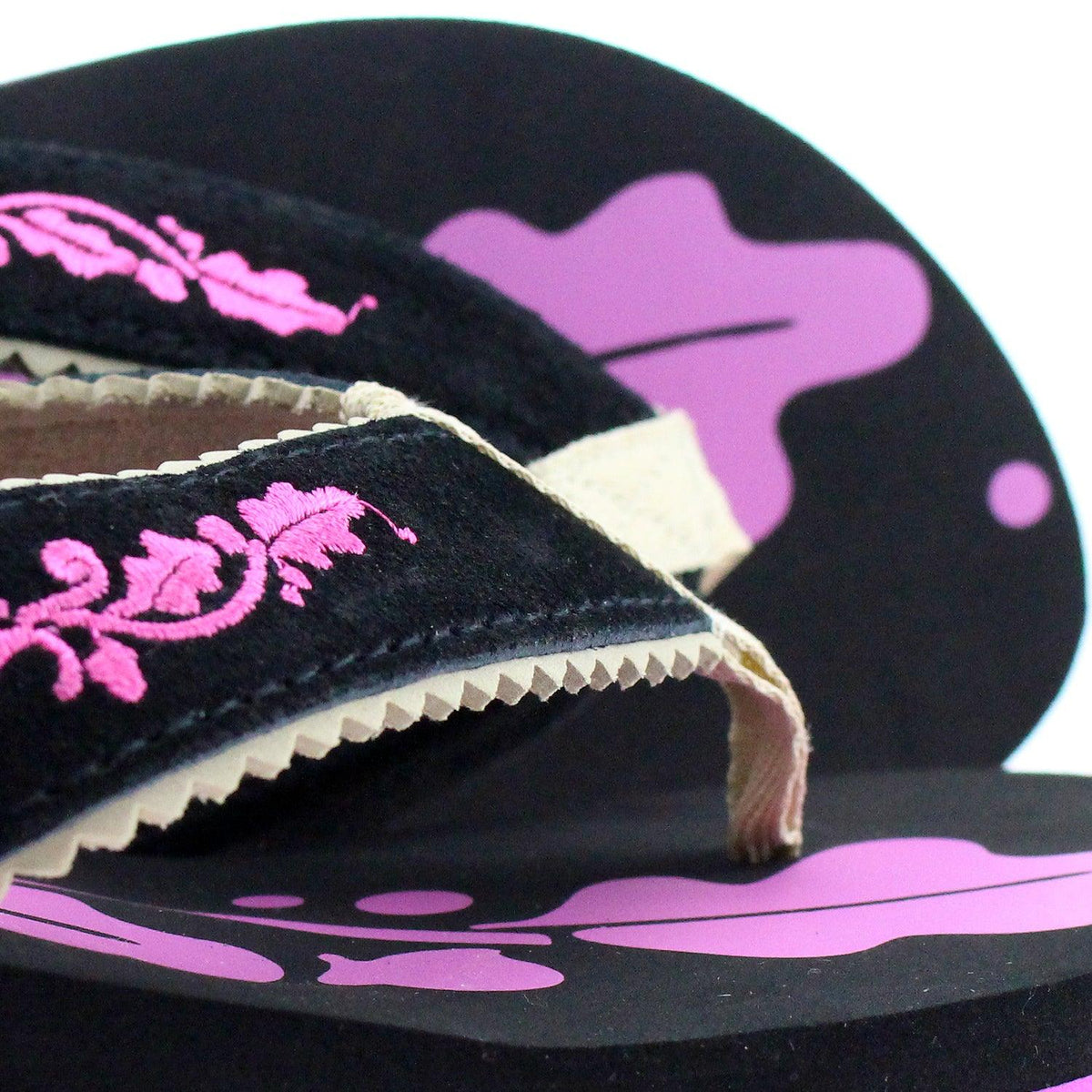 Badesandalen Damen Dirndlschuh in Schwarz-Pink mit Eichenlaub-Stickerei am Riemen und Eichenlaub-Print auf dem Fußbett