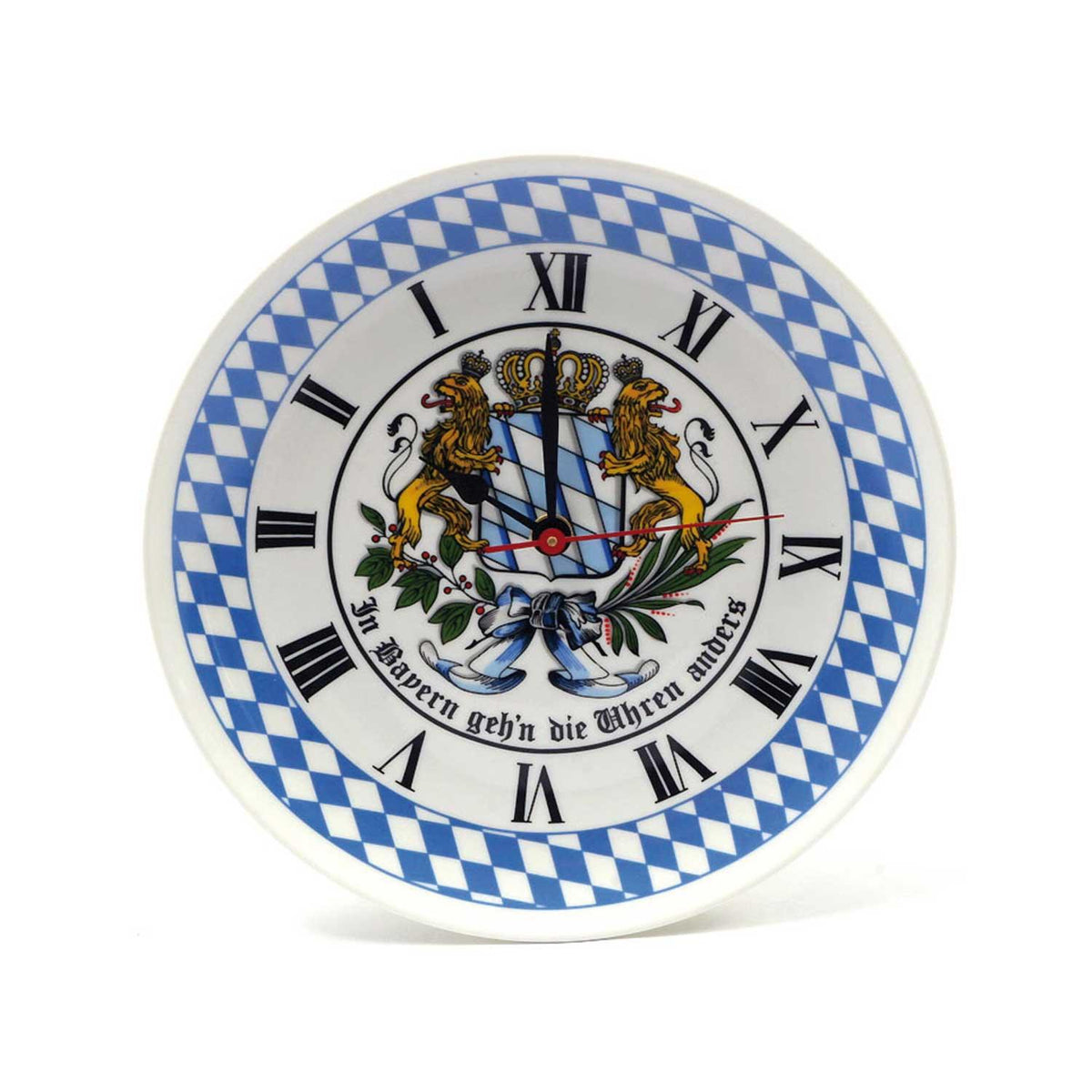 Bayerische Wanduhr aus Porzellan mit Rautenmuster, römischen Ziffern und Löwen-Wappen.