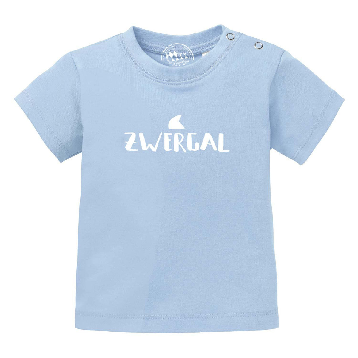Hellblaues Baby T-Shirt "Zwergal" aus Baumwolle mit weißem "Zwergal" Aufdruck und Druckknöpfen an der Schulter.