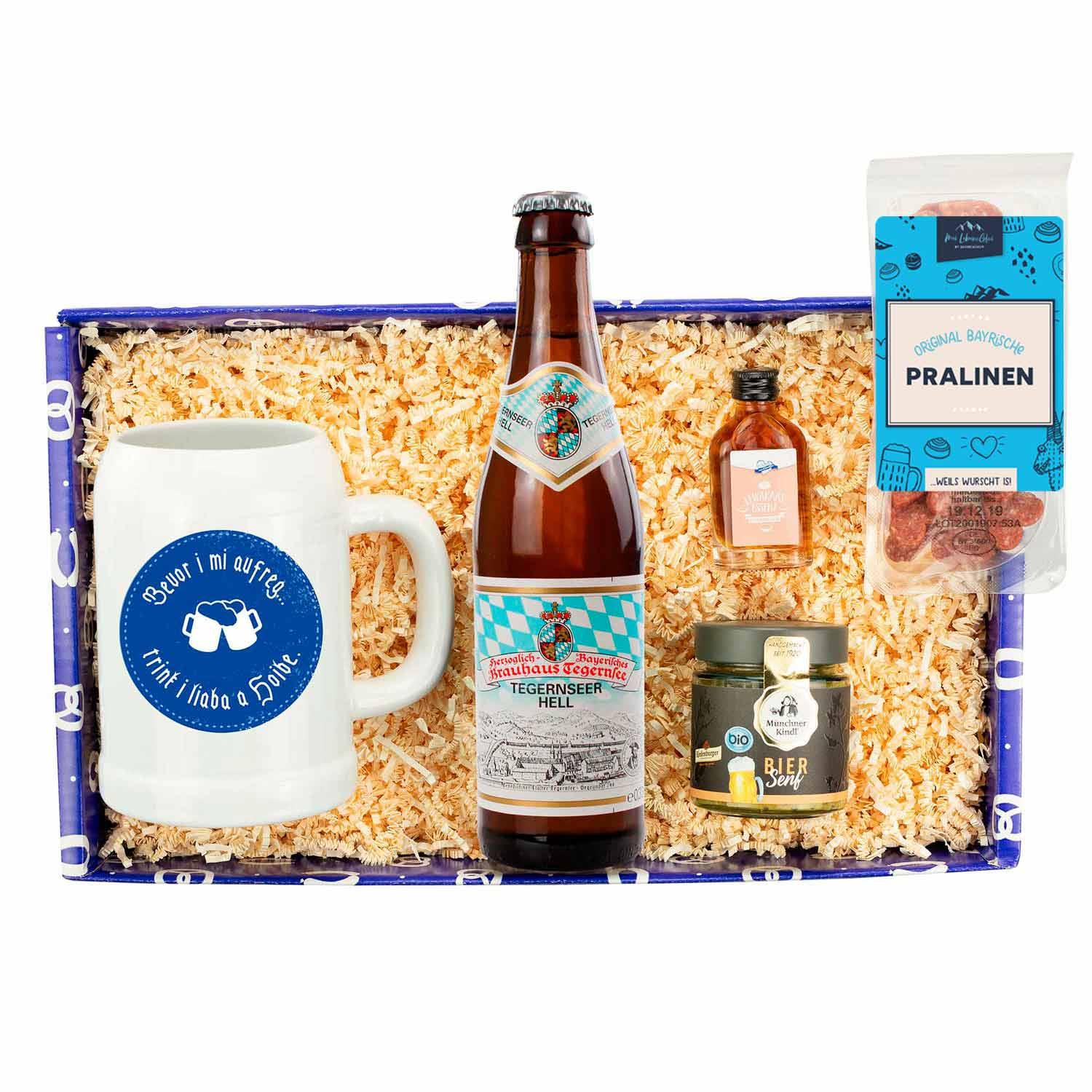 Geschenkbox "Mei Brotzeit" mit bedrucktem Krug, hellem Bier, Pralinen, Bier-Senf und Schnaps.