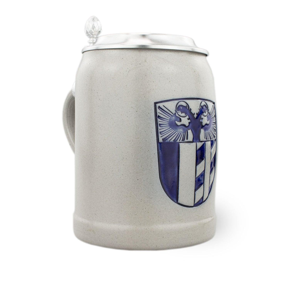 PREMIUM Bierkrug Schwaben aus Keramik mit blauem Wappen und Zinndeckel, traditionelles Design.