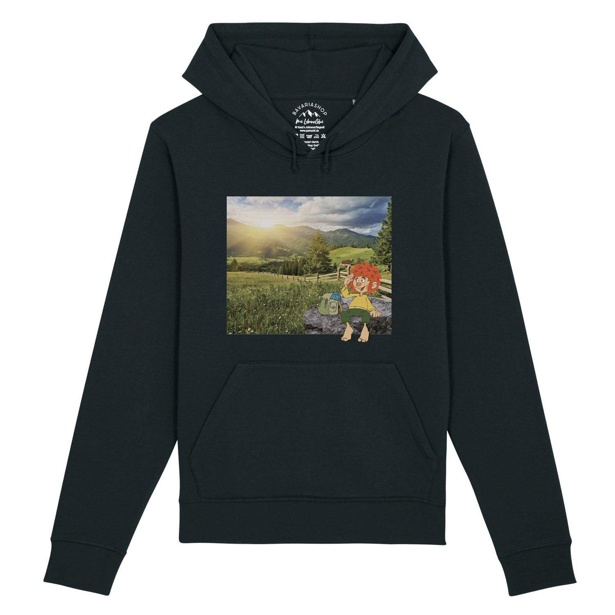 ®Pumuckl Herren Hoodie Berg-Kobold in Dunkelblau mit Druck von Pumuckl in bergiger Landschaft.