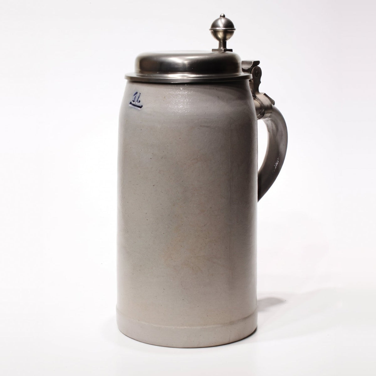 Salzglasierter Steinkrug 1,0 l mit Zinndeckel – für Ihr Logo