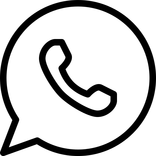 Dunkle Oberfläche mit subtilen Texturen, ideal als Hintergrund für Produktpräsentationen.